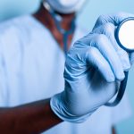 Slam augmenté : L’engagement poétique de Jenny Munyongamayi pour la Justice Environnementale